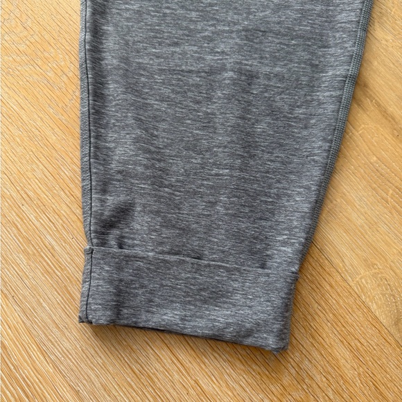 NWT lululemon Loose Fit Women’s Jet Crop Heather Gray Jogger Sweatpants - Picture 4 of 4